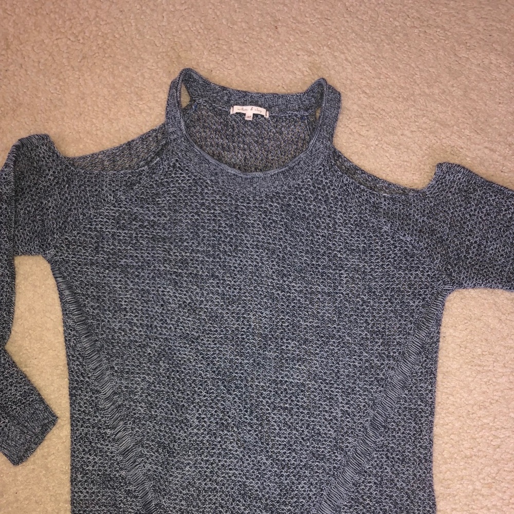 Willow & Clay cold shoulder sweater Size M